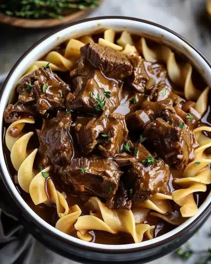 Slow Cooker Beef & Noodles